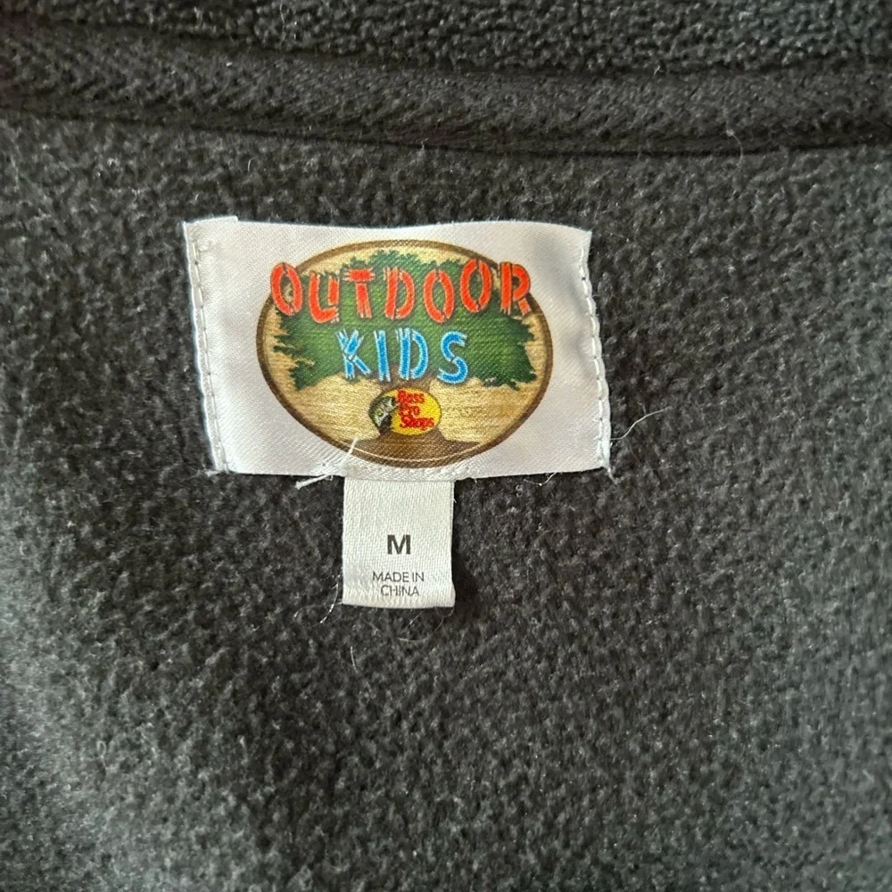 Bass pro outdoor kids jacket boys size medium black with wood taxidermy logo